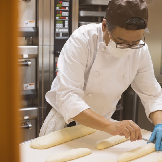 お店で毎日焼き上げます